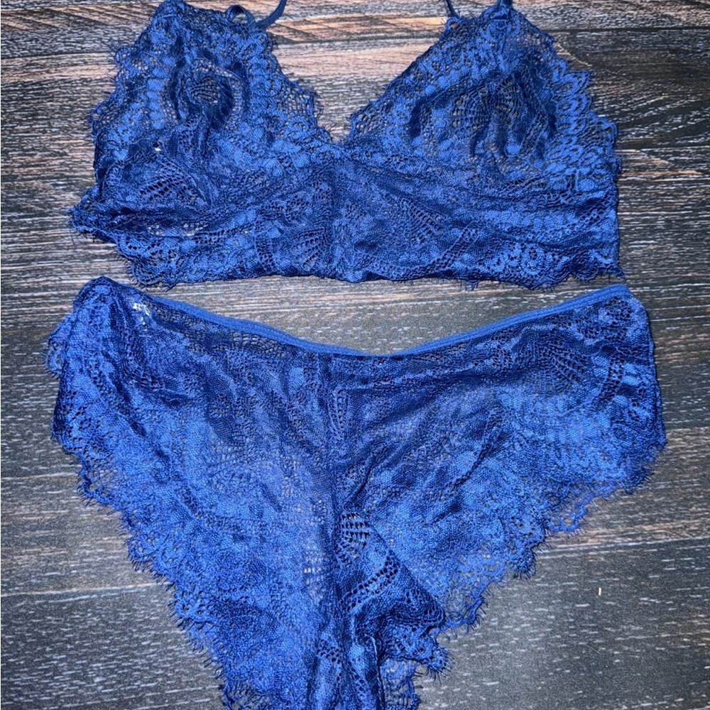 Elegant Blue Lace Lingerie Set